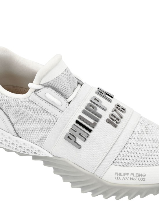 кроссовки  из проверенных материалов спереди