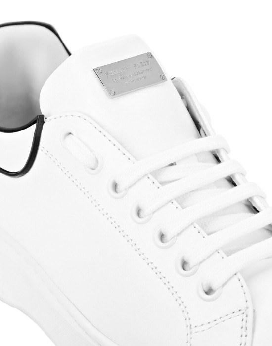 кроссовки  из проверенных материалов спереди