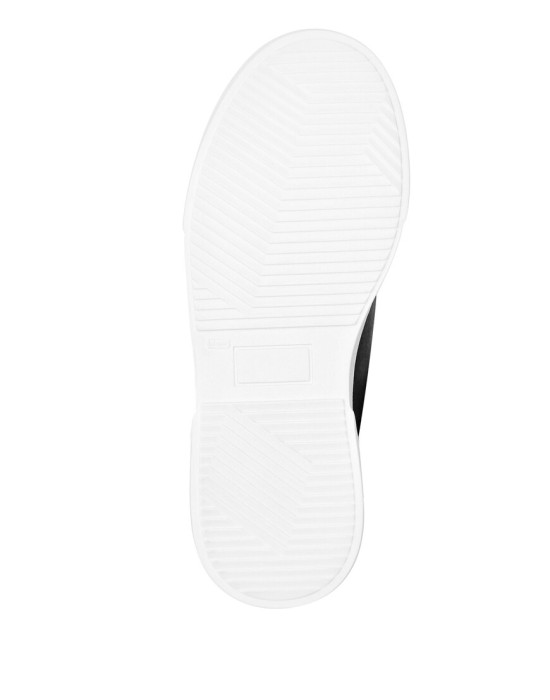 Товар черного цвета с внутренней стороны