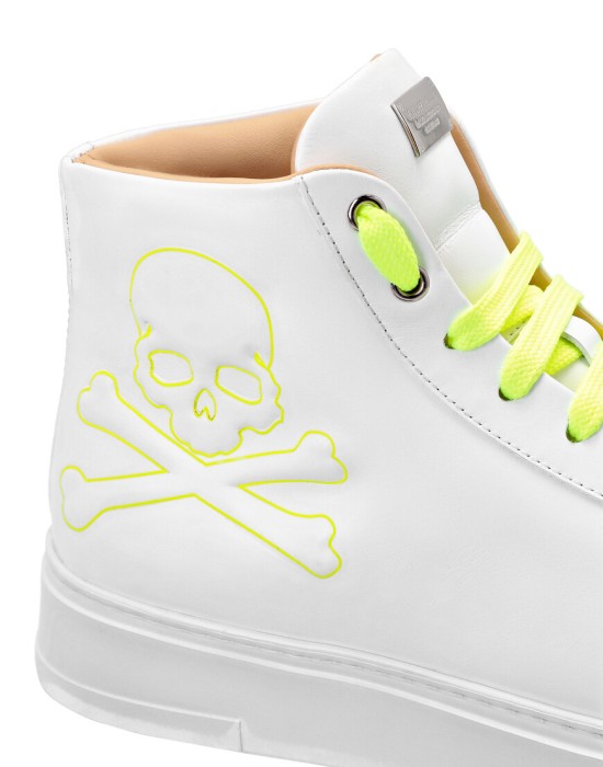 кроссовки  из проверенных материалов спереди