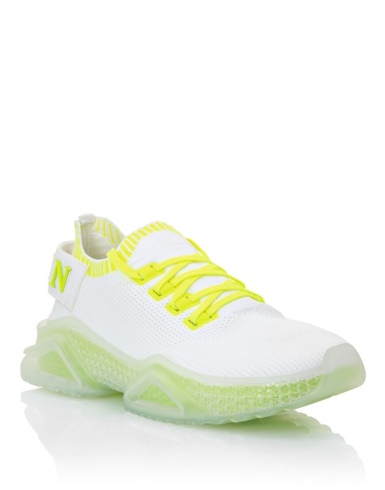 кроссовки  по цене 36825 руб вид справа