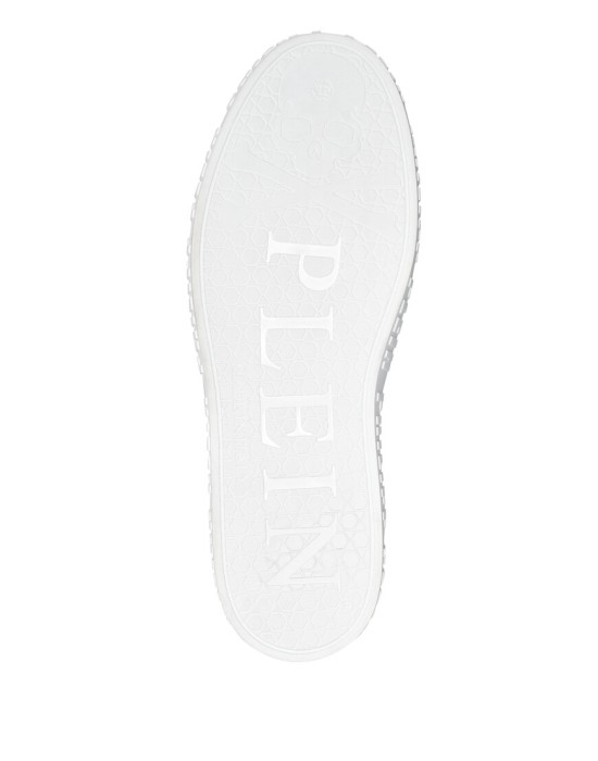 Товар черного цвета с внутренней стороны