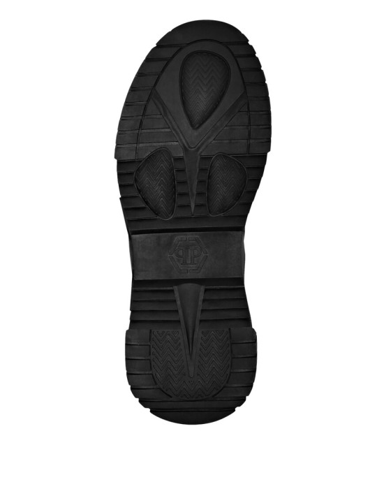 Товар черного цвета с внутренней стороны