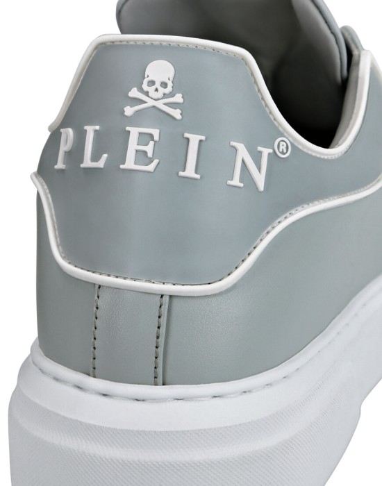 кроссовки  из проверенных материалов спереди