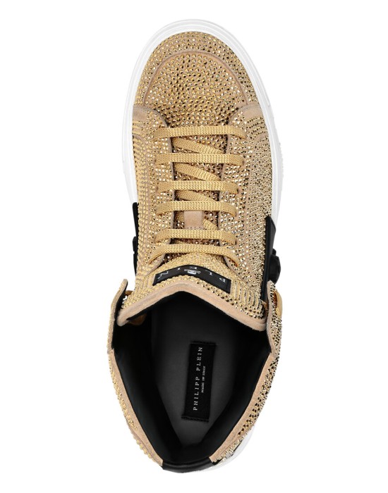 Товар золотого цвета с внутренней стороны