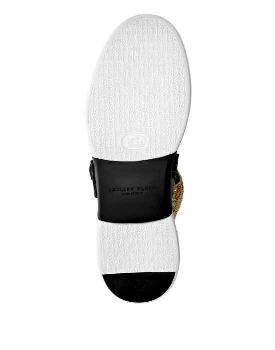 кроссовки  из проверенных материалов спереди