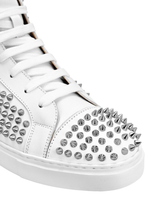 кроссовки  из проверенных материалов спереди