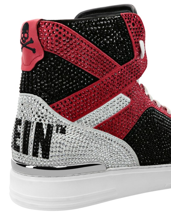 кроссовки  из проверенных материалов спереди