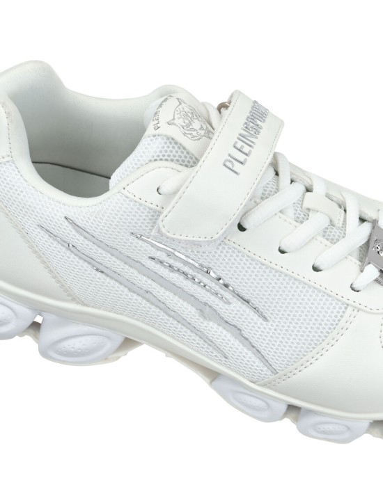 кроссовки  из проверенных материалов спереди