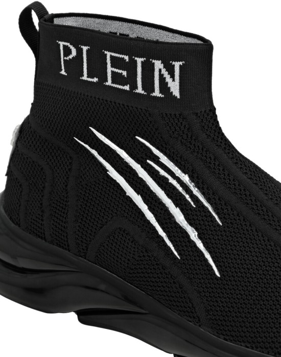 кроссовки  из проверенных материалов спереди