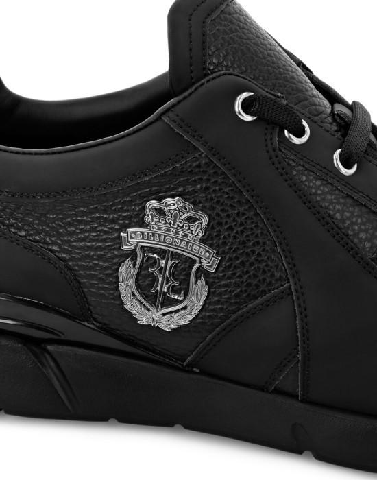 кроссовки  по цене 42640 руб вид справа