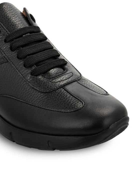 кроссовки  из проверенных материалов спереди