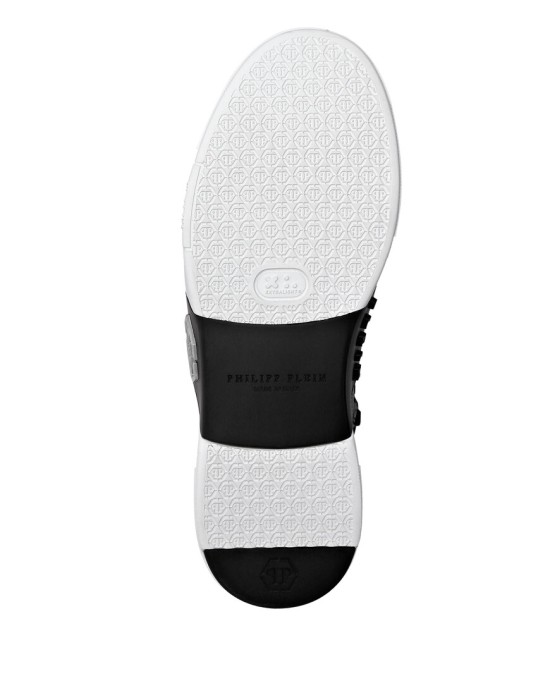 кроссовки  по цене 51680 руб вид справа