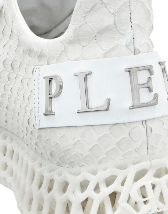 кроссовки  из проверенных материалов спереди