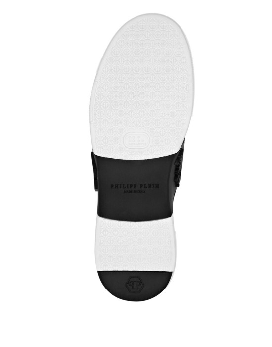 Товар черного цвета с внутренней стороны