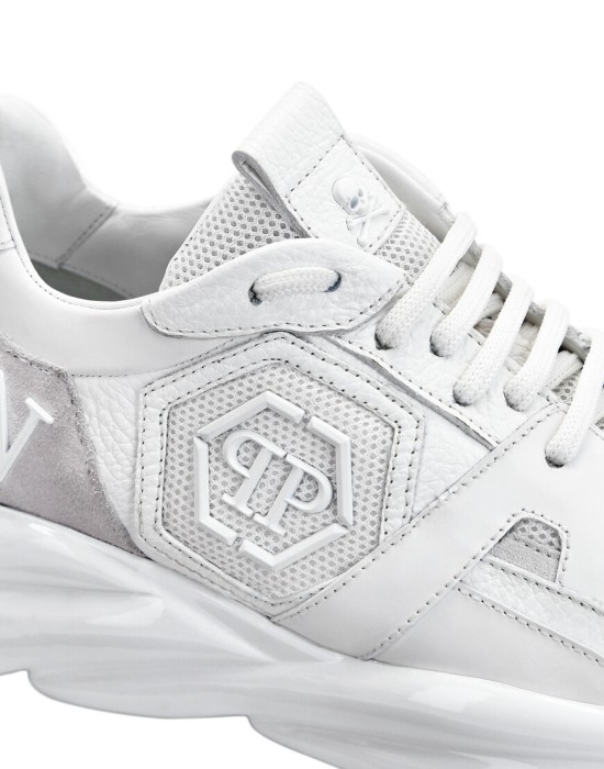 кроссовки  из проверенных материалов спереди