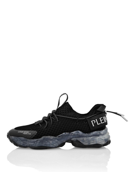 кроссовки  из проверенных материалов спереди