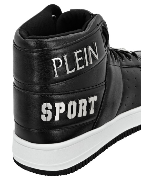 кроссовки  из проверенных материалов спереди