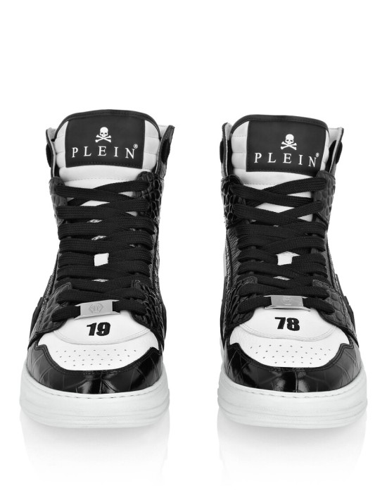 кроссовки  от бренда philipp plein вид слева
