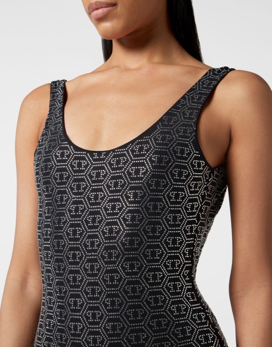 Товар черного цвета с внутренней стороны