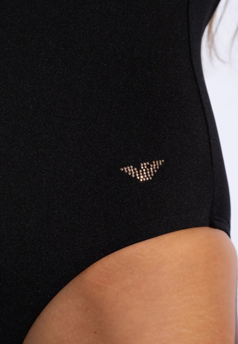 Товар черного цвета с внутренней стороны