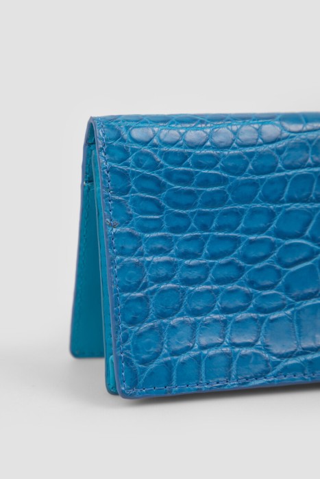 Товар синего цвета с внутренней стороны