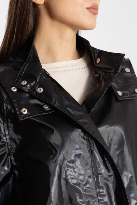 Товар синего цвета с внутренней стороны