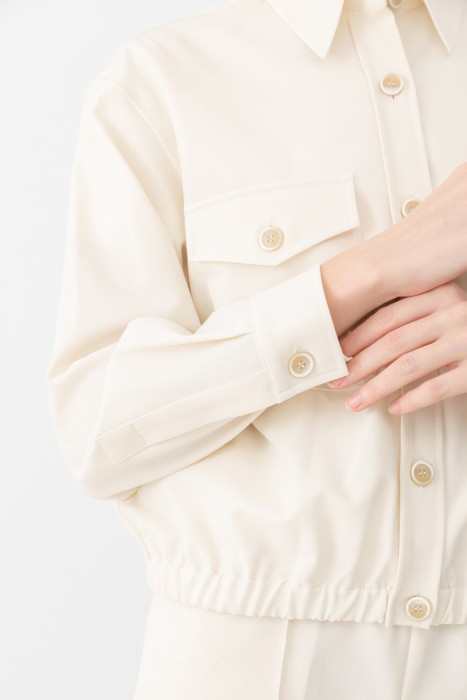 Товар белого цвета с внутренней стороны