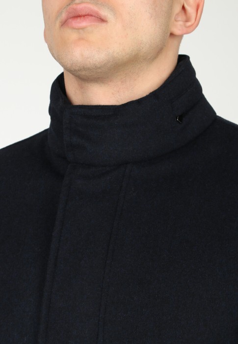 Товар синего цвета с внутренней стороны