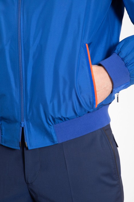 Товар синего цвета с внутренней стороны