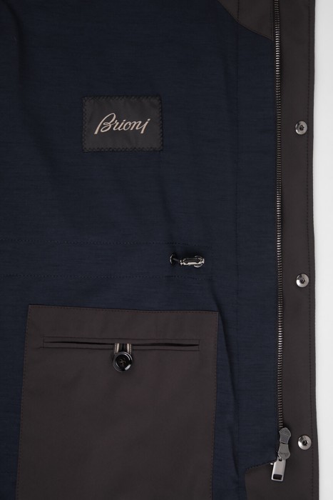 куртка  модель field из коллекции performa essential вид сзади