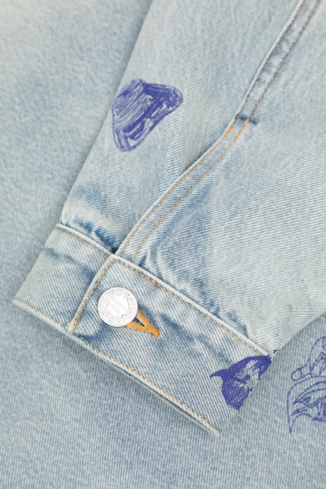 куртка  модель из эксклюзивной коллекции спортивного стиля с лицевой стороны