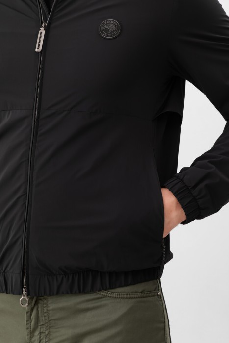 Товар черного цвета с внутренней стороны