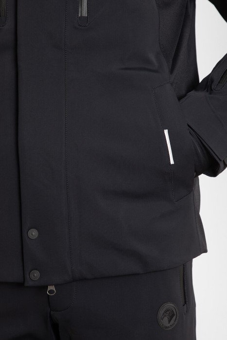 Товар черного цвета с внутренней стороны