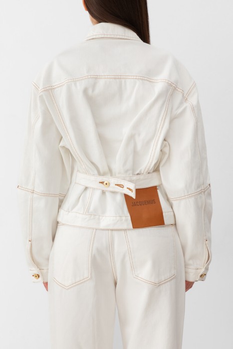 куртка  модель le de-nimes от бренда jacquemus вид слева