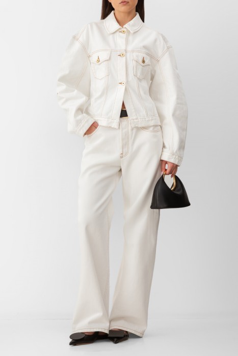 Товар белого цвета с внутренней стороны