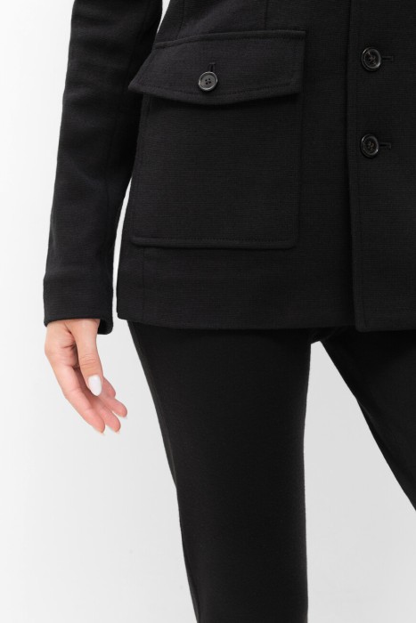 Товар черного цвета с внутренней стороны