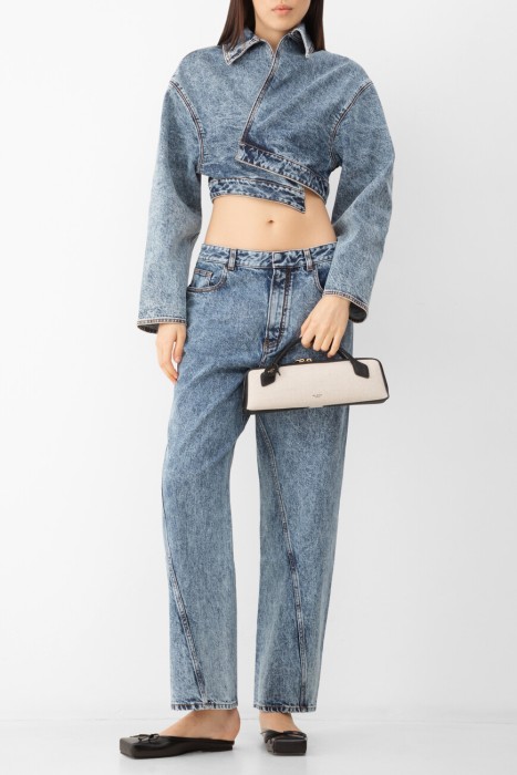 Товар синего цвета с внутренней стороны