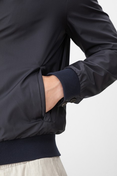 Товар синего цвета с внутренней стороны