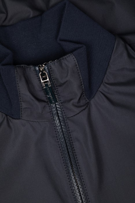 куртка  повседневного стиля с лицевой стороны