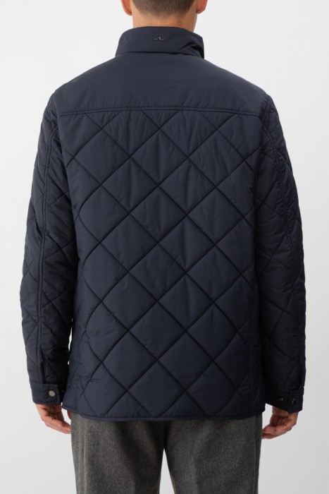 куртка  по цене 67900 руб вид справа