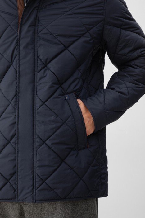 Товар синего цвета с внутренней стороны