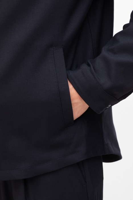 Товар черного цвета с внутренней стороны