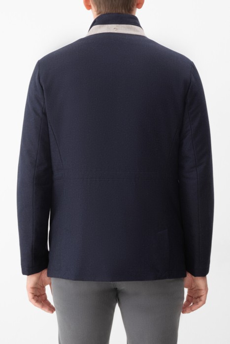 куртка  по цене 477400 руб вид справа