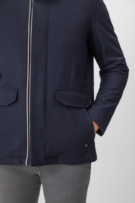 Товар синего цвета с внутренней стороны