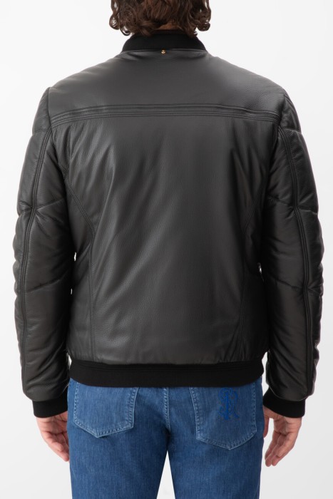 куртка  по цене 770000 руб вид справа