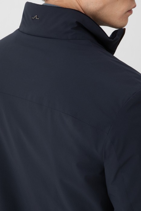 Товар синего цвета с внутренней стороны