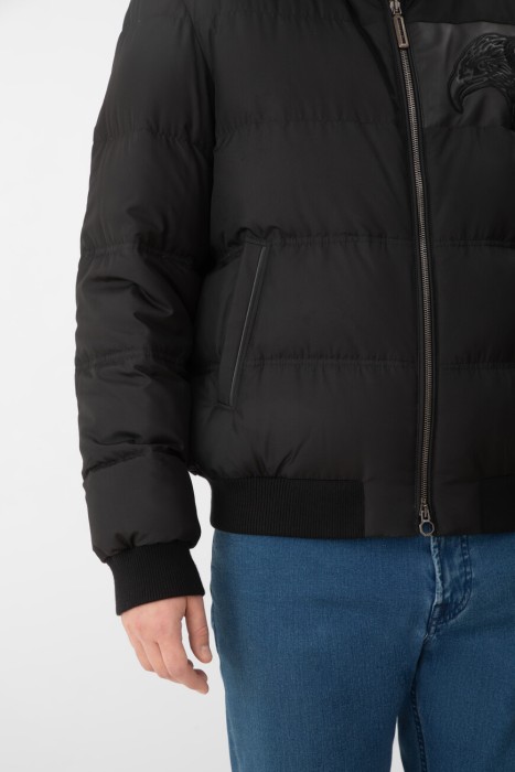 Товар черного цвета с внутренней стороны