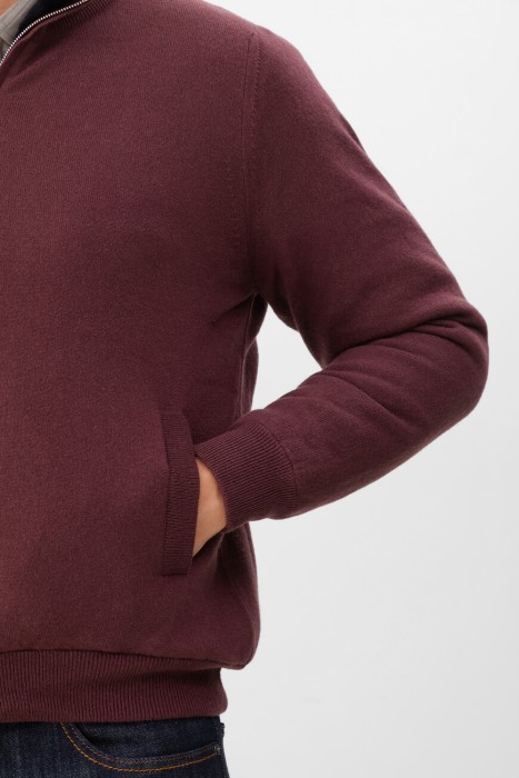 Товар бордового цвета с внутренней стороны