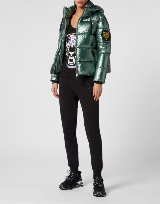 Товар зеленого цвета с внутренней стороны